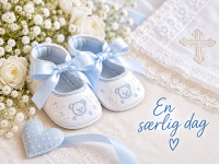Sødt babykort til en lille dreng med lyseblå babysko, fine blomster og teksten “En særlig dag”. Skriv din personlige hilsen og send kortet gratis online.